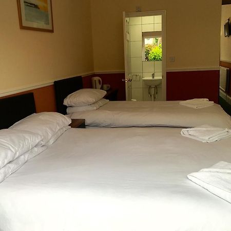 Southend Guest House - Close To Beach, Train Station & Southend Airport Extérieur photo