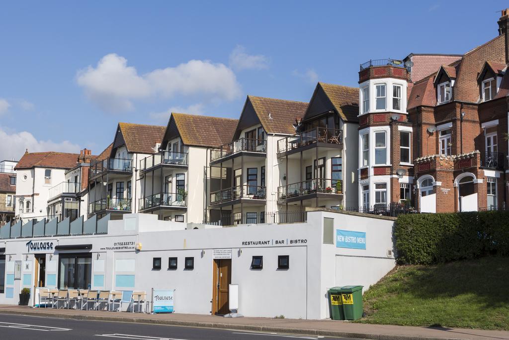 Southend Guest House - Close To Beach, Train Station & Southend Airport Extérieur photo