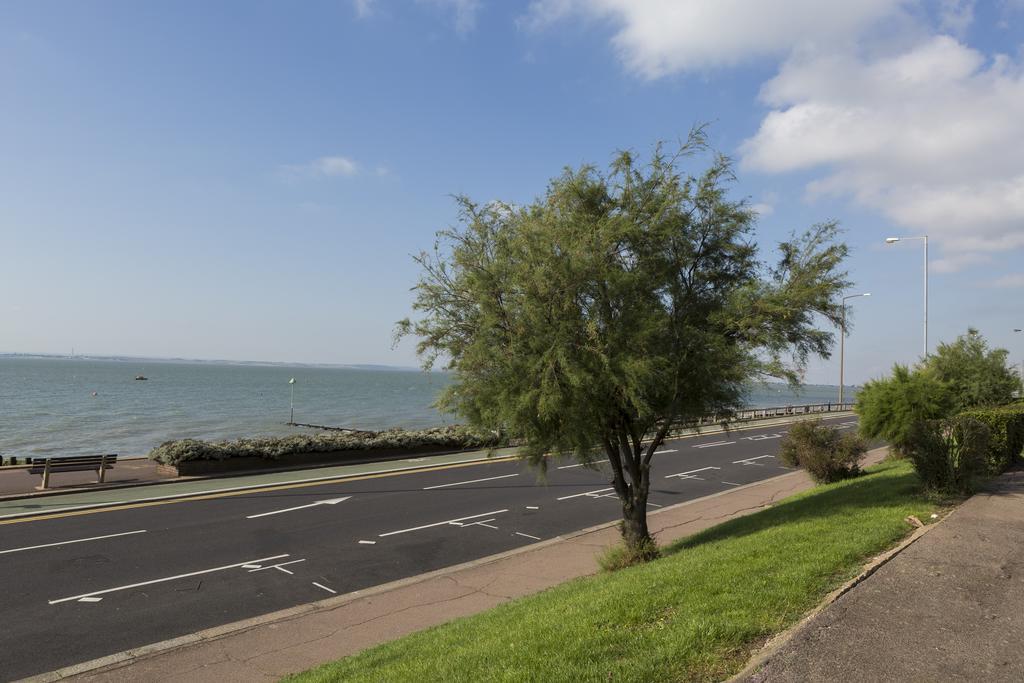 Southend Guest House - Close To Beach, Train Station & Southend Airport Extérieur photo