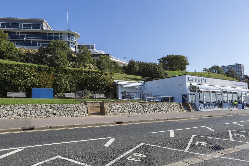Southend Guest House - Close To Beach, Train Station & Southend Airport Extérieur photo