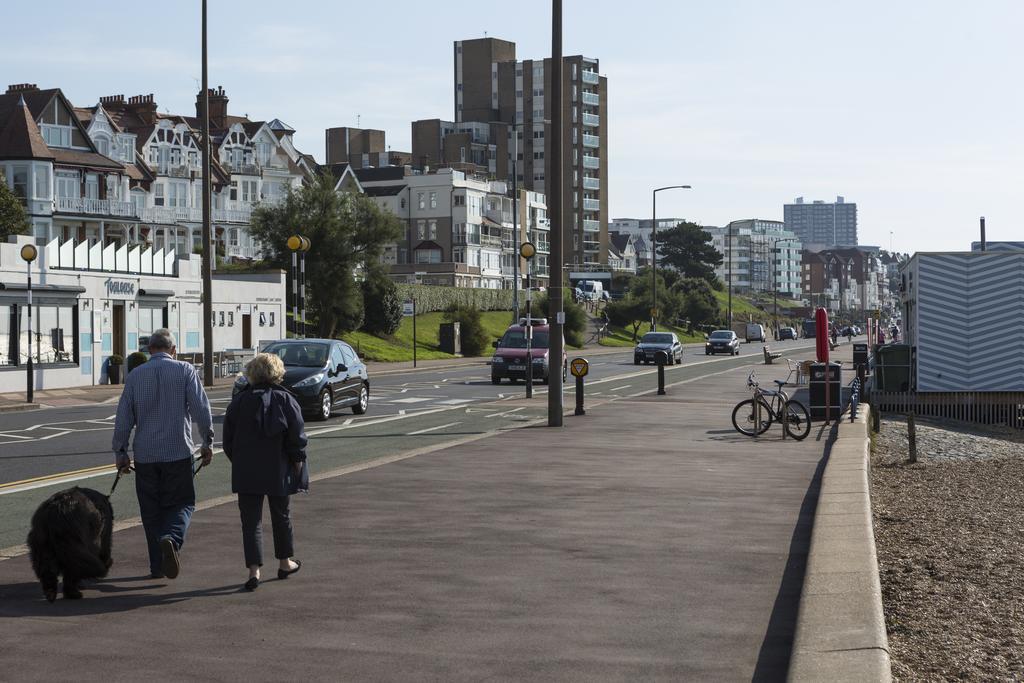 Southend Guest House - Close To Beach, Train Station & Southend Airport Extérieur photo