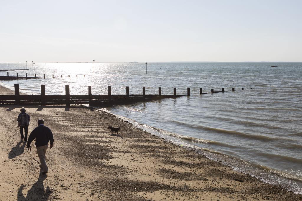 Southend Guest House - Close To Beach, Train Station & Southend Airport Extérieur photo