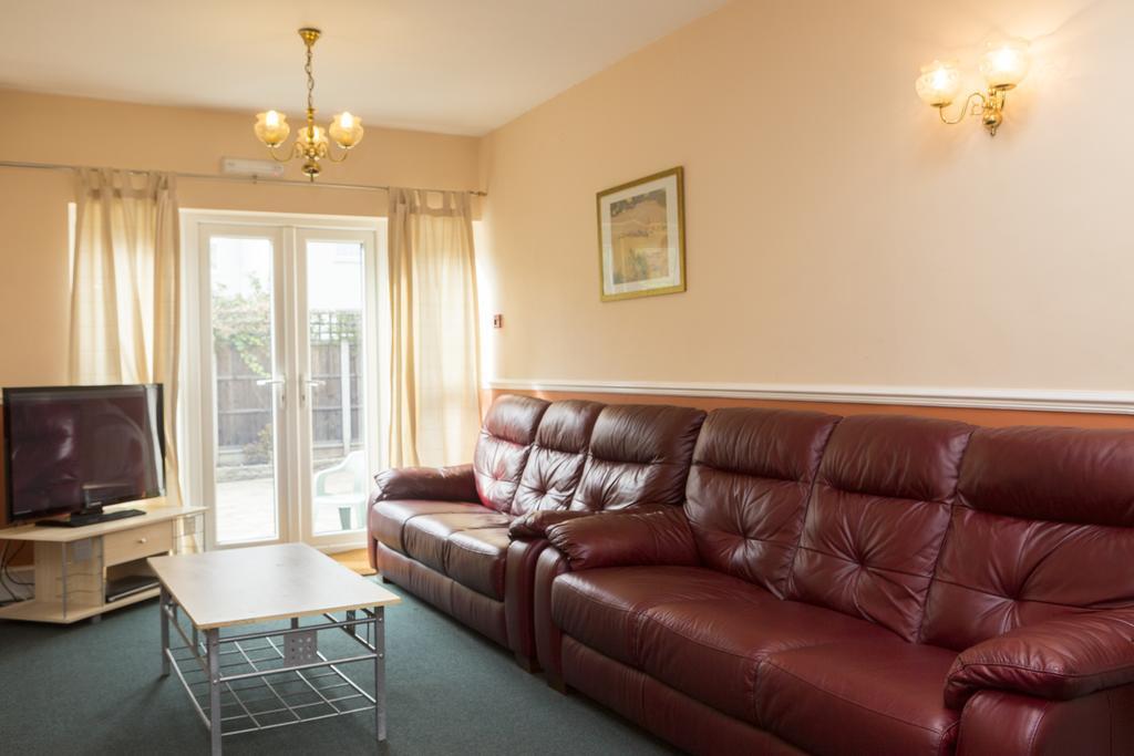 Southend Guest House - Close To Beach, Train Station & Southend Airport Extérieur photo