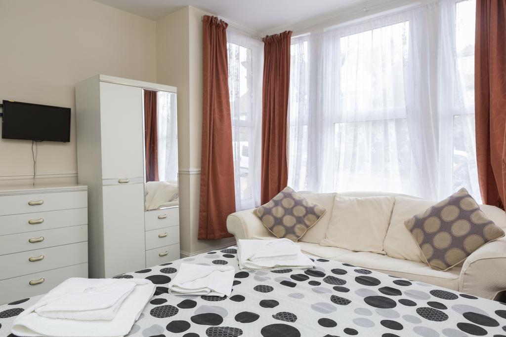 Southend Guest House - Close To Beach, Train Station & Southend Airport Chambre photo